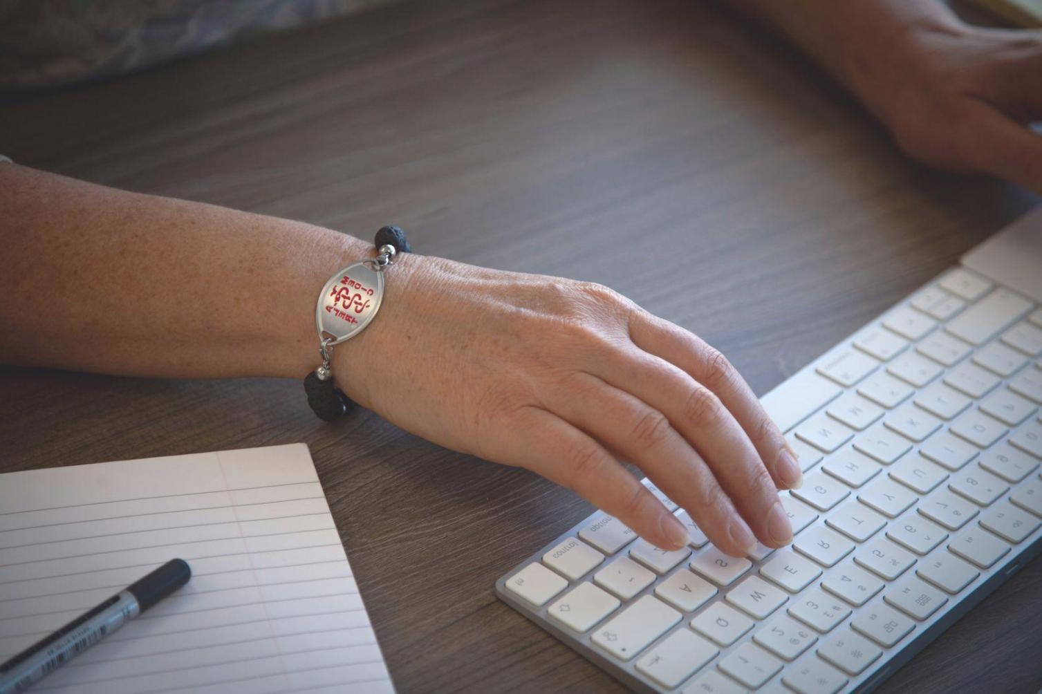 Equipo trabajando en estrategias financieras personalizadas