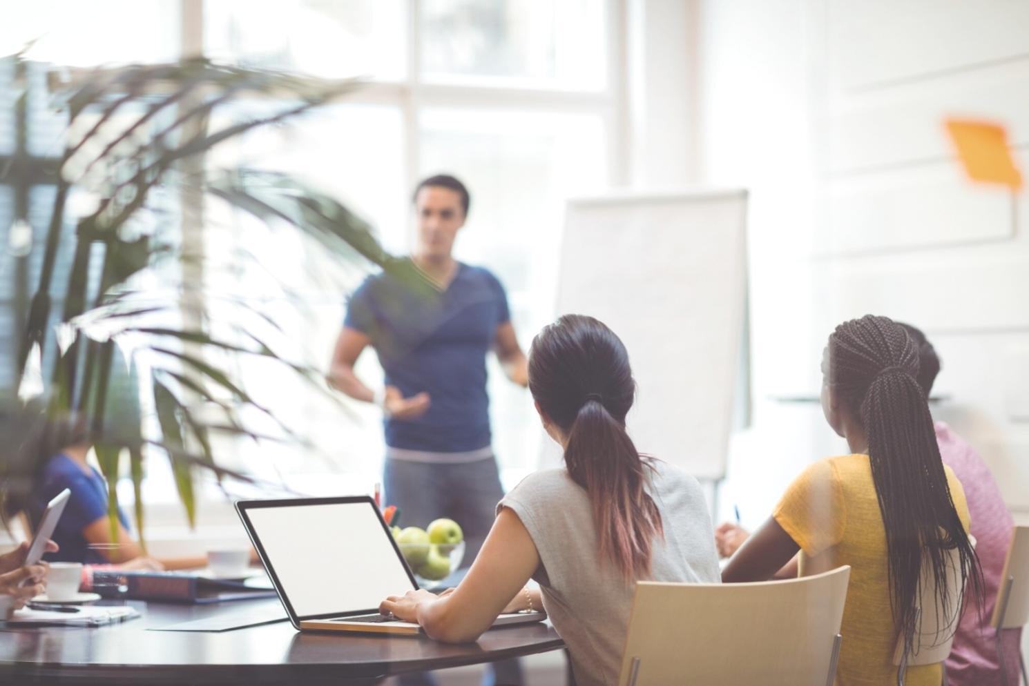 Ambiente profesional de formación especializada en comunicación empresarial