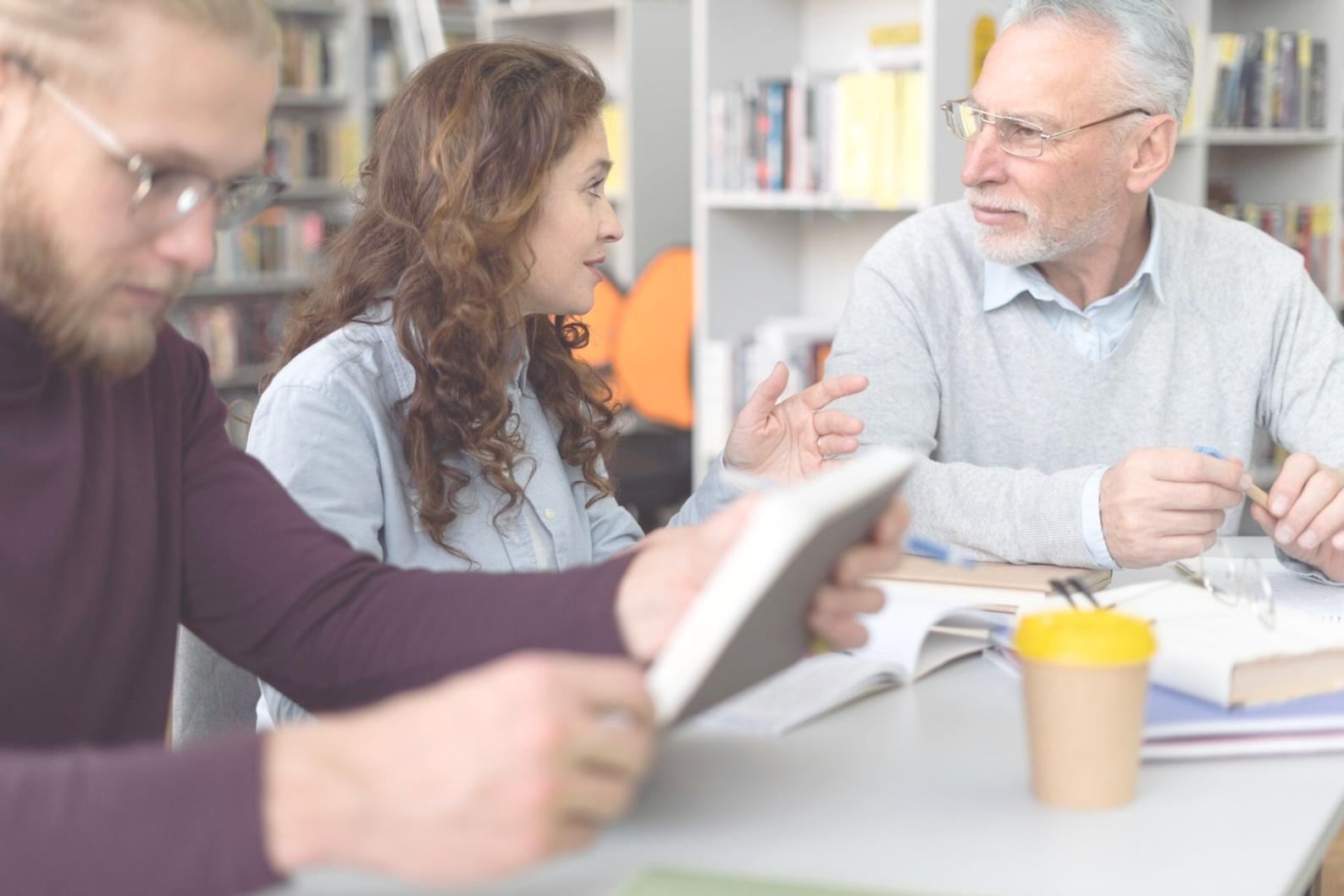 Espacio de trabajo profesional para consultoría financiera empresarial